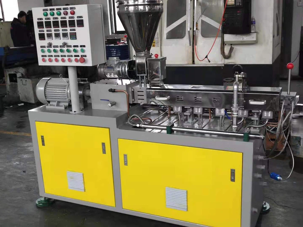 co-ratating twin screw extruder co-ratating twin screw extruder